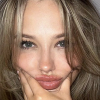 Еби Хъксли Голи