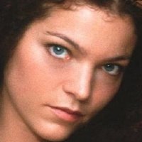 Еми Ървинг Голи
