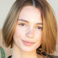 Еми Молоко Голи