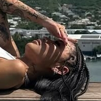 Asian Queen Голи