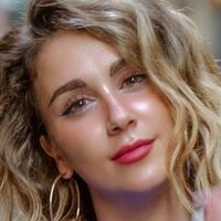 Блондинка Сила Голи