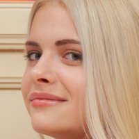 Шармен Голи