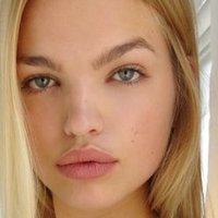 Дафни Грьоневелд Голи
