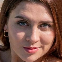 Ема Конър Голи