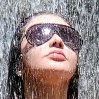 Ледена Кралица Голи