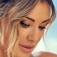 Италиански AI нюдс Голи