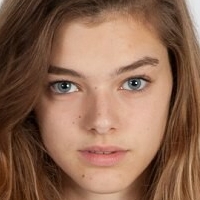 леа хезарт Голи