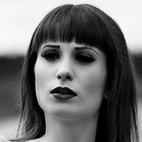 Лиа Ювел Голи