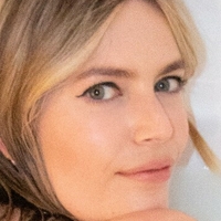 Лиминал Моми Голи