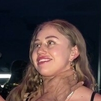 Луна Роуз Голи