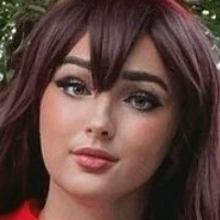 Михаела Лий Голи