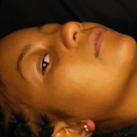 натурално Нина Голи